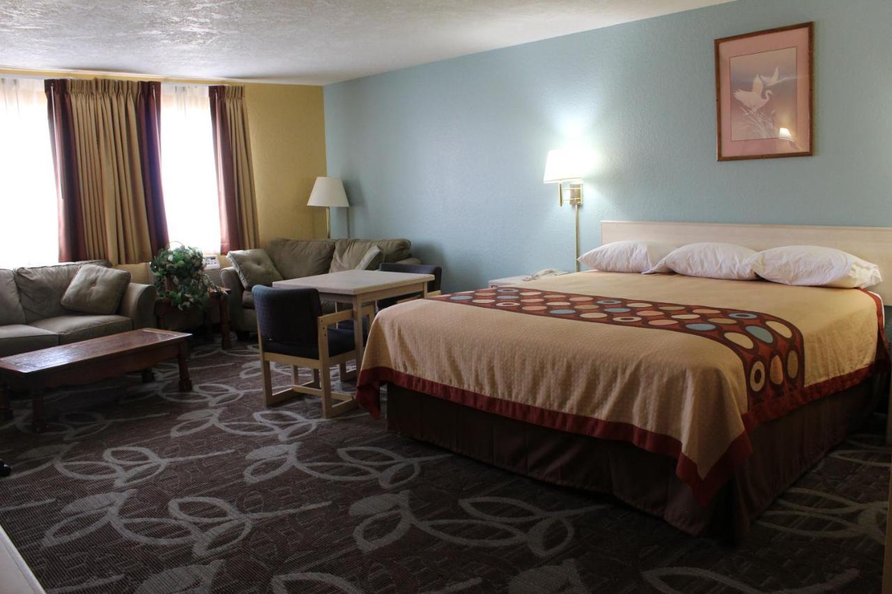 Super 8 By Wyndham Nephi Hotel Екстериор снимка