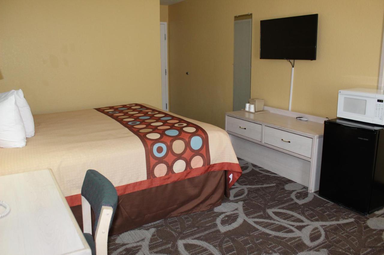 Super 8 By Wyndham Nephi Hotel Екстериор снимка