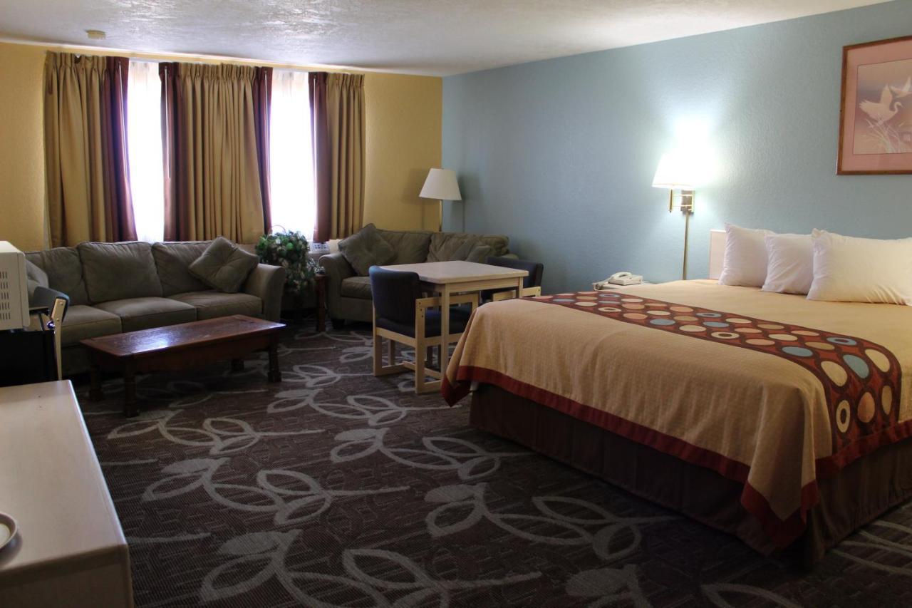 Super 8 By Wyndham Nephi Hotel Екстериор снимка