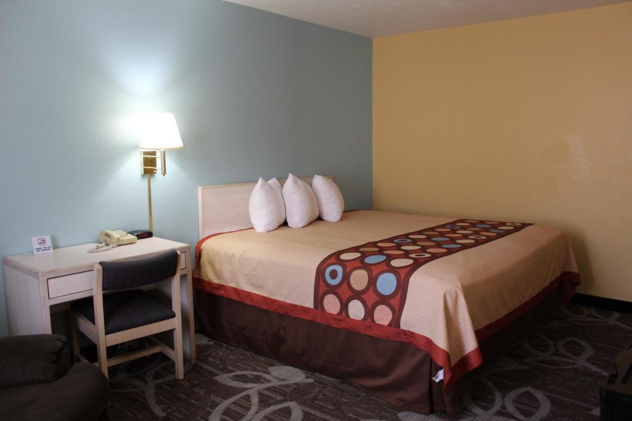 Super 8 By Wyndham Nephi Hotel Екстериор снимка