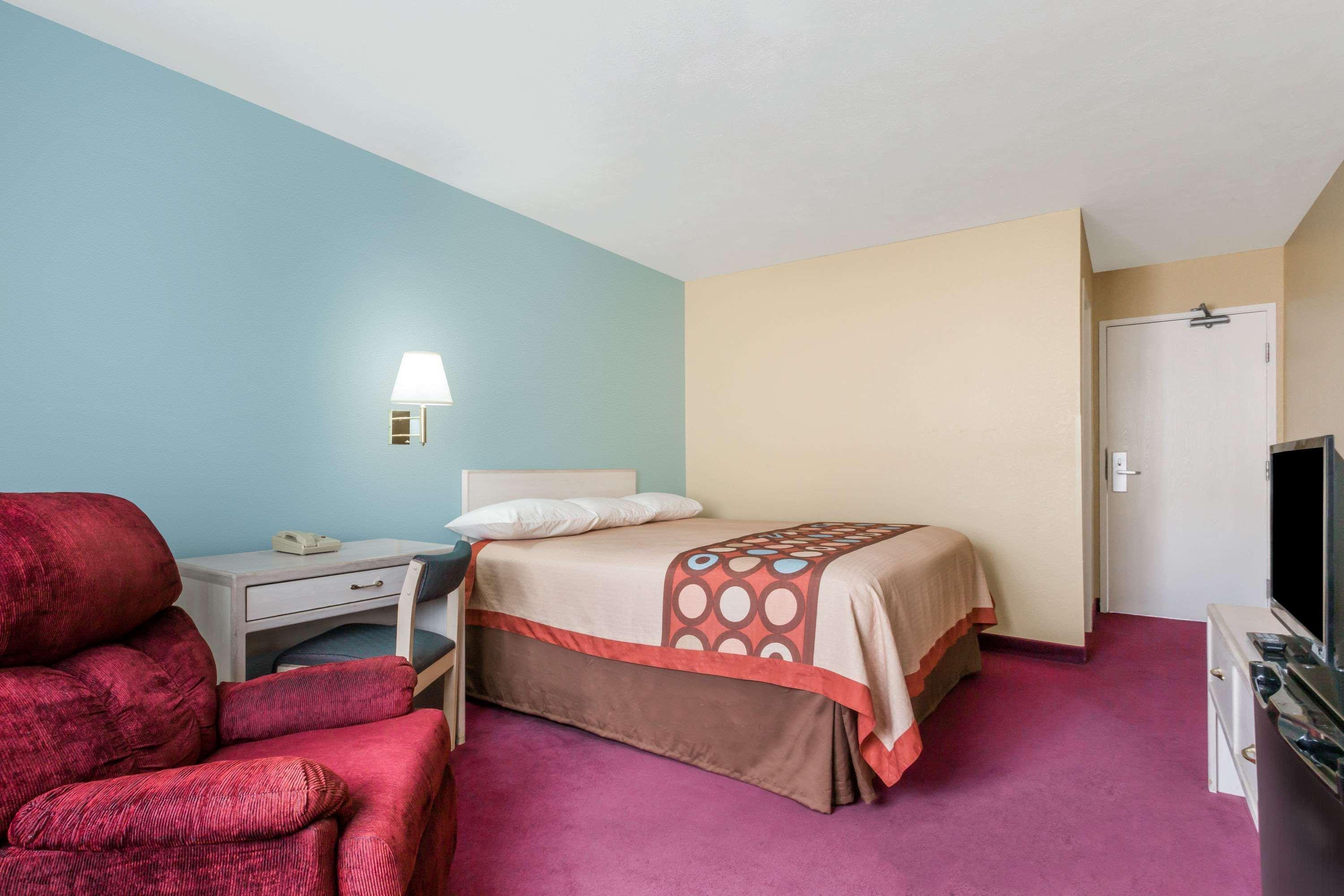 Super 8 By Wyndham Nephi Hotel Екстериор снимка